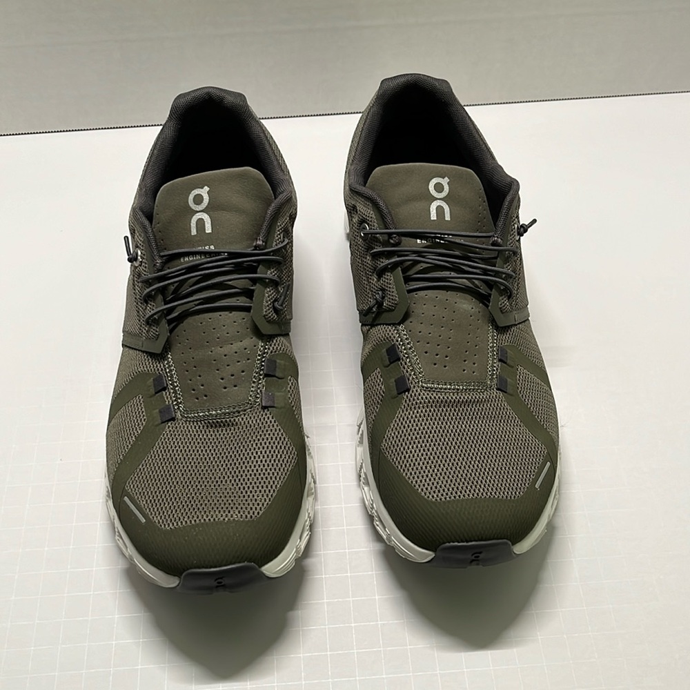 Mens Size 11 On Cloud sneakers